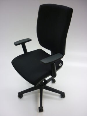 Ergonomická kancelářská židle na kolečkách RIM ANATOM AT 986 B – s područkami